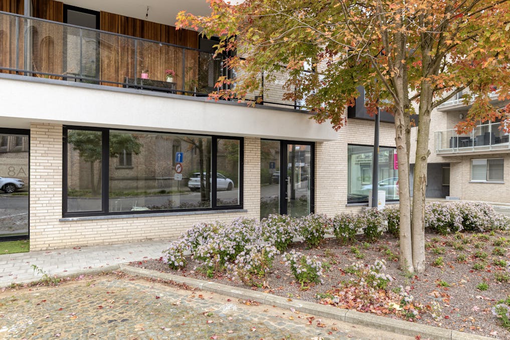 Commercieel gelijkvloers van ca. 126 m² in Staden