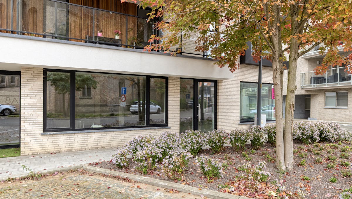 Commercieel gelijkvloers van ca. 126 m² in Staden