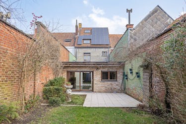 Ruime woning met 4 slaapkamers en leuke tuin in Roeselare!