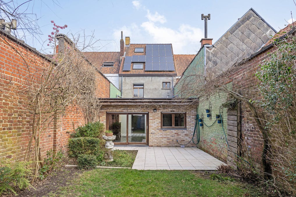 Ruime woning met 4 slaapkamers en leuke tuin in Roeselare!