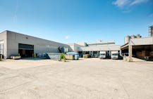 Magazijn (7.900 m²) met kantoren te huur op toplocatie Gent