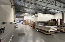 Magazijn (7.900 m²) met kantoren te huur op toplocatie Gent