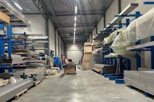 Magazijn (7.900 m²) met kantoren te huur op toplocatie Gent