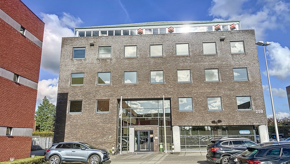 Verhuurd kantoor van 444m² met 10 parkings