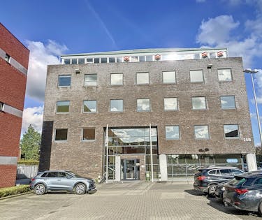 Verhuurd kantoor van 444m² met 10 parkings