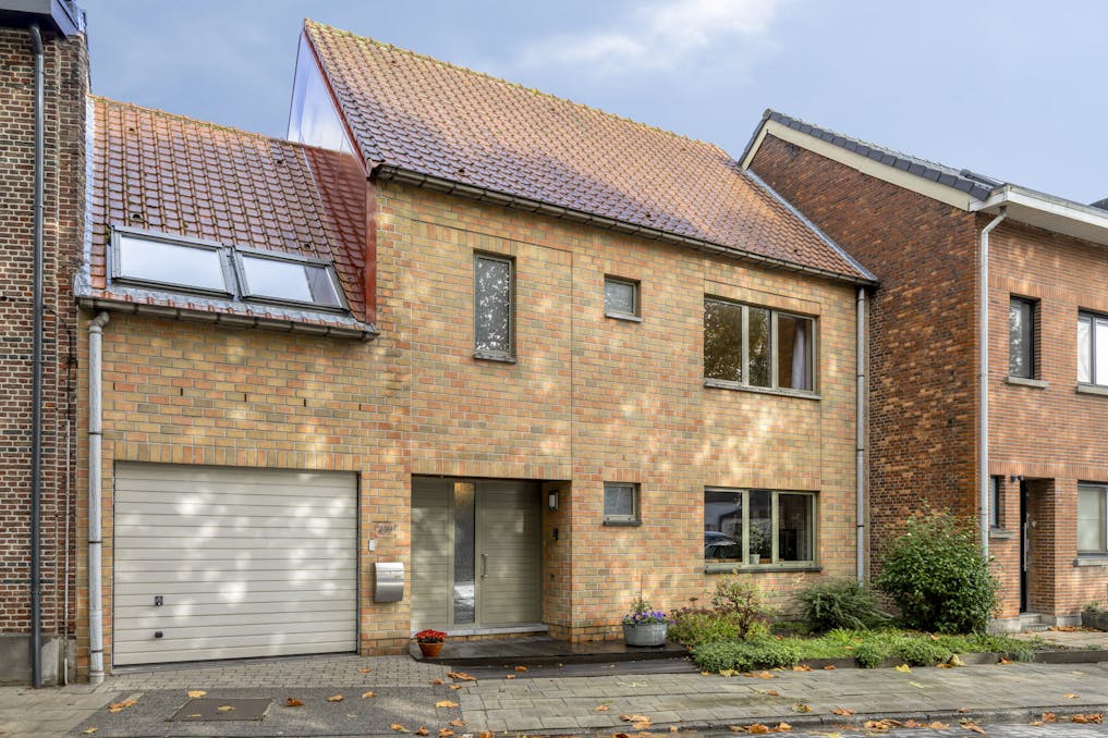 Ruim huis met 5/6 slaapkamers, garage en tuin in Boom