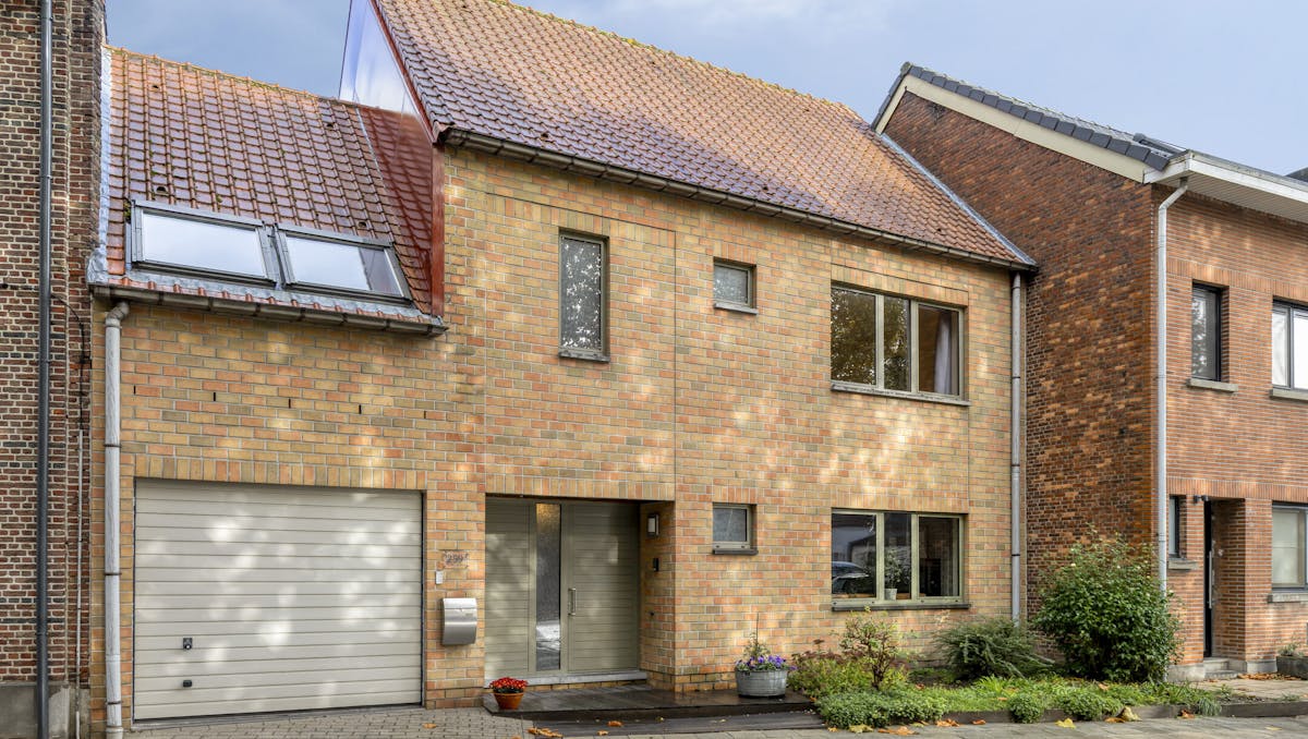 Ruim huis met 5/6 slaapkamers, garage en tuin in Boom