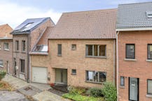 Ruim huis met 5/6 slaapkamers, garage en tuin in Boom