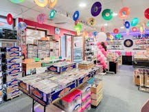 Handelspand met gelijkvloers appartement te koop in Boom