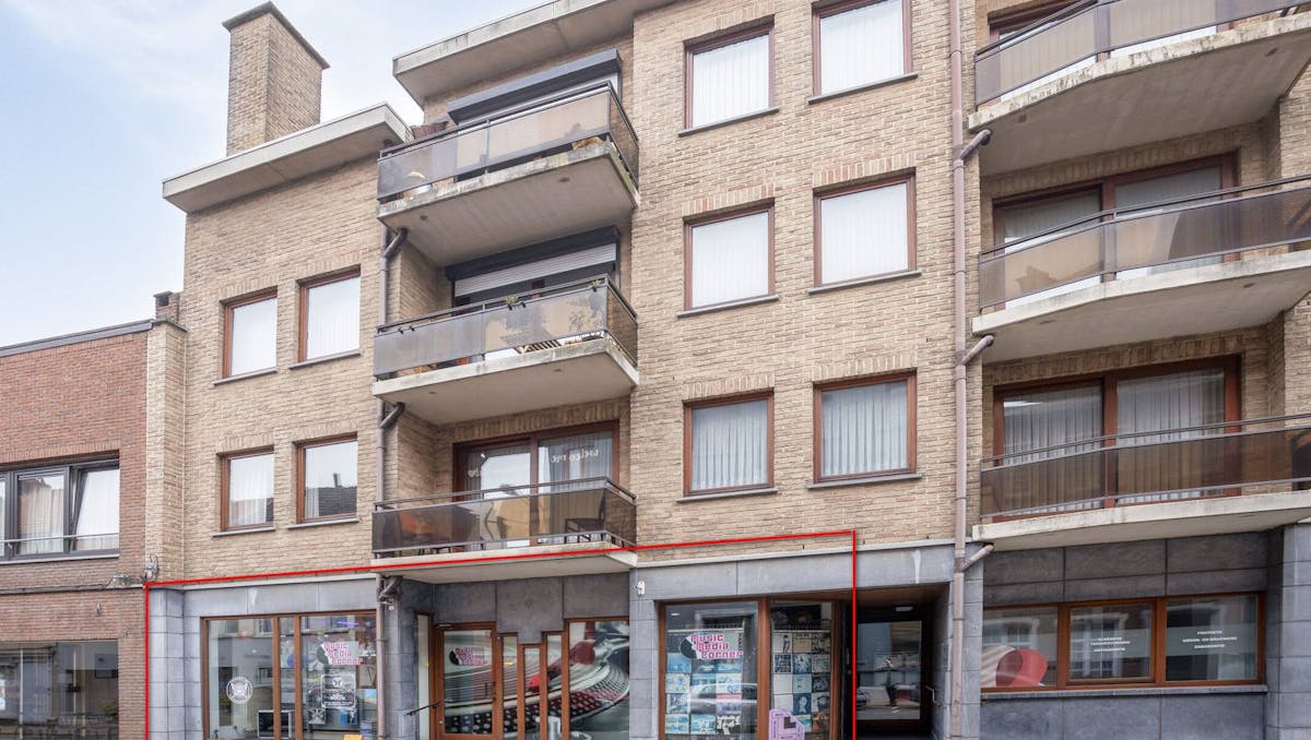 Handelspand met gelijkvloers appartement te koop in Boom