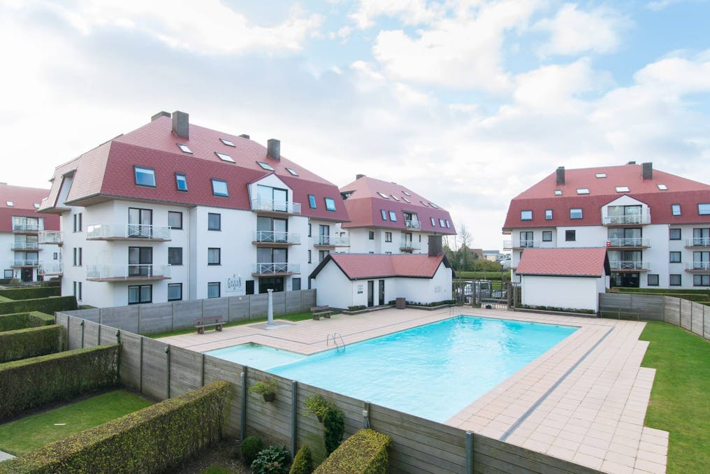 Gerenoveerde studio met terras in de residentie Green Garden