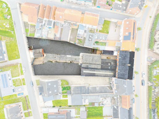 Magazijn met woonst te koop Merkem