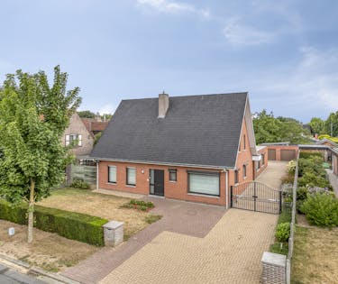 Alleenstaand huis met 5 kamers te koop in Beveren-Leie
