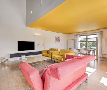 Villa met praktijkruimte op ruim perceel te koop te Brugge