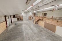 KMO-unit van 488 m² te huur in Kuurne