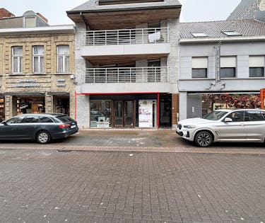 Mooie handelsruimte te huur in de Ooststraat te Veurne