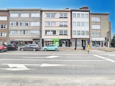 Centraal gelegen ruim appartement met garage te Beveren 