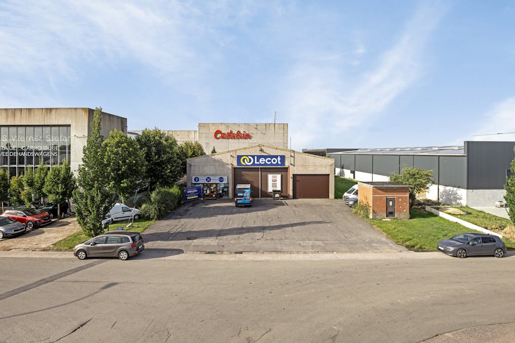 Centraal gelegen bedrijfsgebouw te Veurne