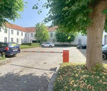 Bovengrondse afgesloten autostaanplaats (p.16) te koop in een centrum Brugge