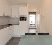 Zuidgerichte penthouse studio met ruime terrassen op topligging!