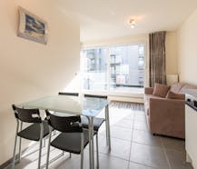 Zuidgerichte penthouse studio met ruime terrassen op topligging!