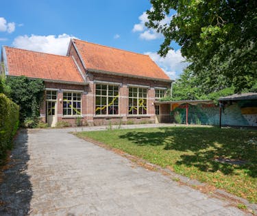 Oude school en jeugdaccomodatie Bellem