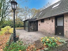 Ruime vakantiewoning op groot open perceel in bosrijk gebied