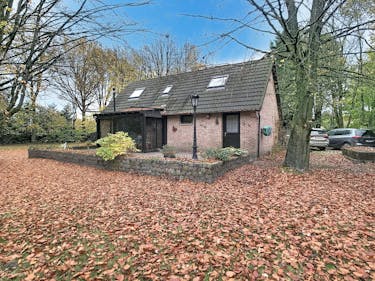 Ruime vakantiewoning op groot open perceel in bosrijk gebied