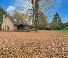 Ruime vakantiewoning op groot open perceel in bosrijk gebied