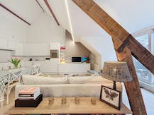 Modern dakappartement  met 1 kamer te huur 