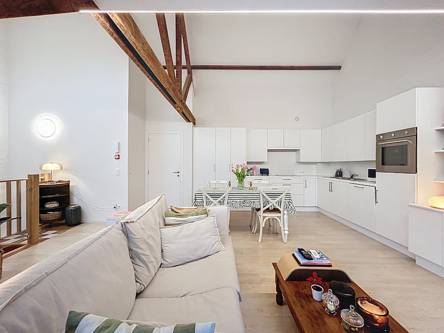 Modern dakappartement  met 1 kamer te huur 