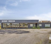 Magazijn met woonst en burelen in Adegem (Maldegem)