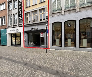 TE HUUR: handelshuis, gelegen in exclusieve winkelstraat