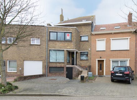 Huis te koop met 5 slaapkamers en tuin te Oostende