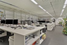 Office building in a prime location with private parking