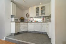 Centraal gelegen appartement met zongericht terras en garage