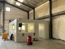  Loods van ca. 565 m² te huur op centrale ligging te Izegem