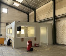 Loods van ca. 565 m² te huur op centrale ligging te Izegem