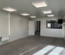 Loods van ca. 565 m² te huur op centrale ligging te Izegem