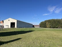  Loods van ca. 565 m² te huur op centrale ligging te Izegem