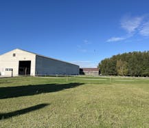 Loods van ca. 565 m² te huur op centrale ligging te Izegem