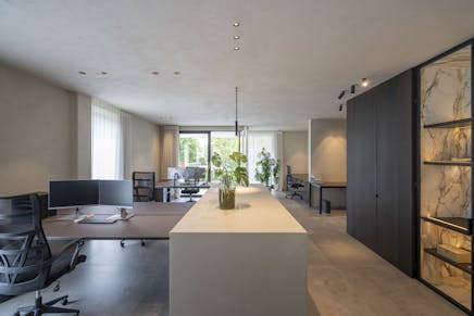 Kantoorgebouw te koop Ingooigem