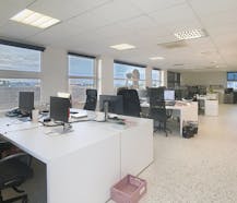 Bedrijfsgebouw langs de Ring/R32 van Roeselare.