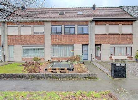 Energiezuinig huis (EPC 185 kWh/m³) te koop in Schelle in een rustige kindvriendelijke buurt met 3 slaapkamers, bureau en leuke tuin met achteringang.
