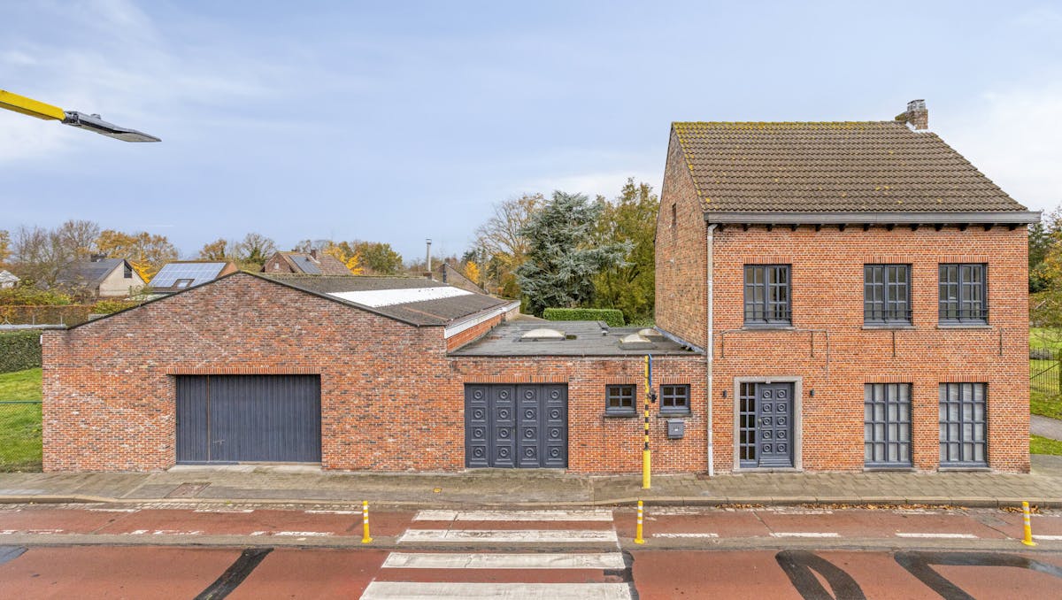 Huis (2slpk) met garage en loods (170m²)