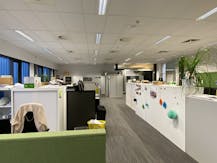 Entrepôt avec bureaux situé au centre de Roeselare 