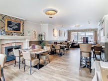 Volledig uitgerust horecapand en 2 gerenoveerde appartmenten