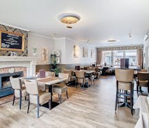 Volledig uitgerust horecapand en 2 gerenoveerde appartmenten