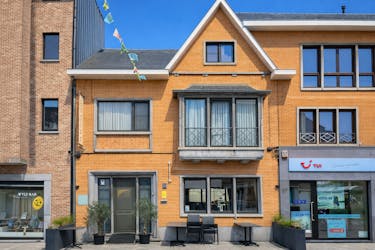 Volledig uitgerust horecapand en 2 gerenoveerde appartmenten