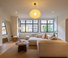 Verhuurd handelspand met appartementen te koop in Kortrijk (opbrengsteigendom)